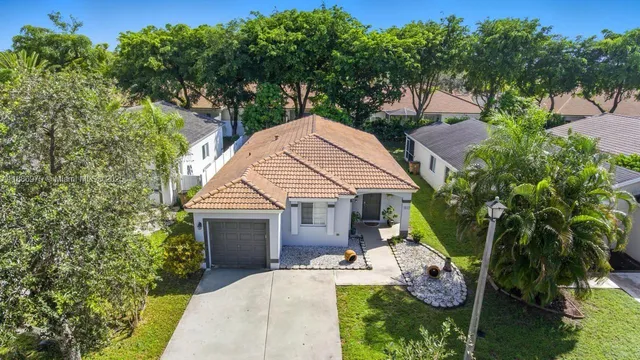 $475,000 | 4642 Southwest 12th Court, Deerfield Beach, FL 33442