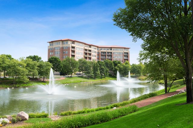 $453,000 | 40 Prairie Park Drive, Unit 709, Wheeling, IL 60090