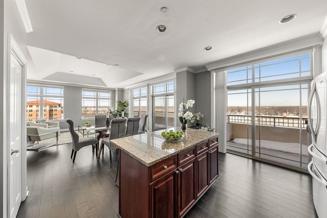 $453,000 | 40 Prairie Park Drive, Unit 709, Wheeling, IL 60090