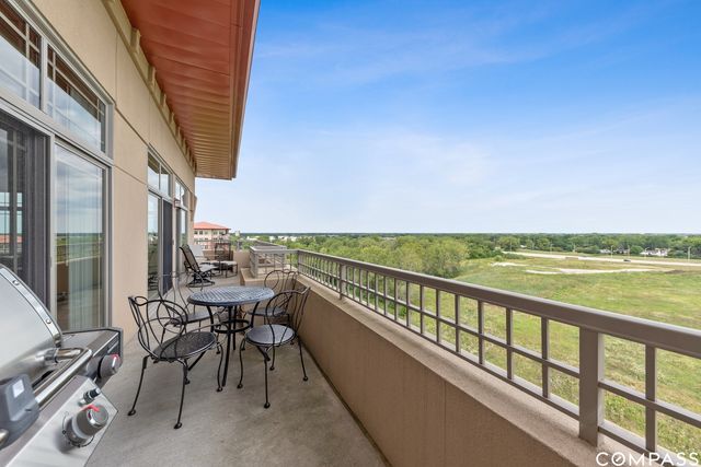 $453,000 | 40 Prairie Park Drive, Unit 709, Wheeling, IL 60090