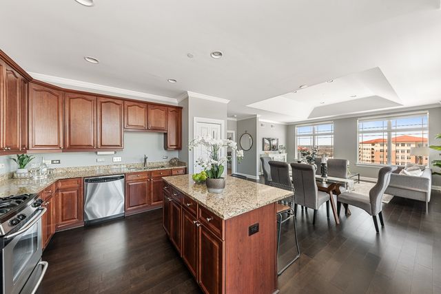 $453,000 | 40 Prairie Park Drive, Unit 709, Wheeling, IL 60090