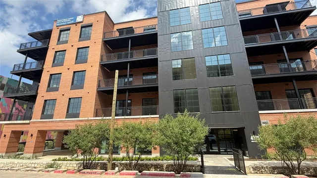 $2,200 | 4315 South Congress Avenue, Unit 515, Austin, TX 78745