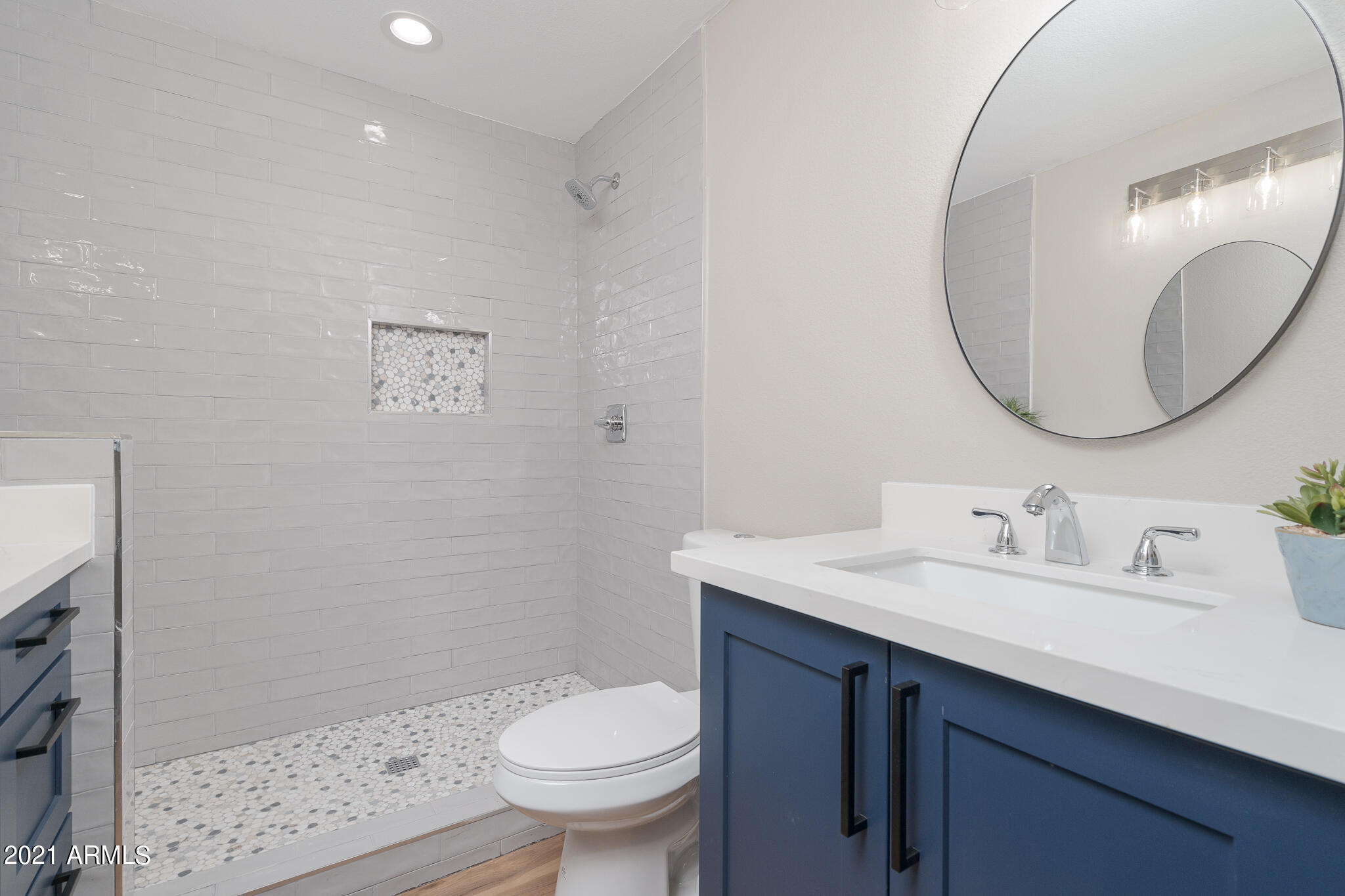 3645 West Wethersfield Road Phoenix, AZ 85029 - Photo 14 of 32 14_Master-Bath_02