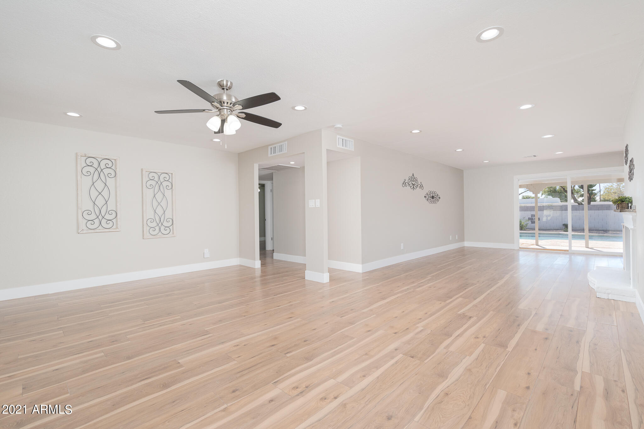 3645 West Wethersfield Road Phoenix, AZ 85029 - Photo 3 of 32 03_Great-Room_01