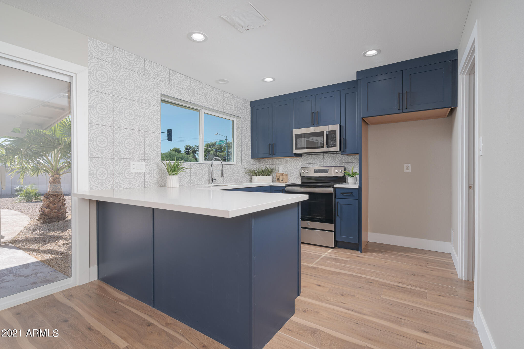 3645 West Wethersfield Road Phoenix, AZ 85029 - Photo 7 of 32 07_Kitchen_01