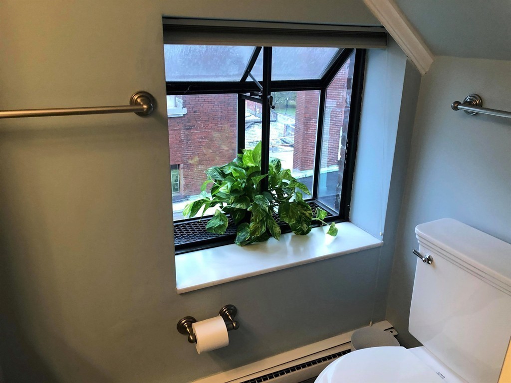48 Beacon Street, Unit 9R Boston, MA 02108 - Photo 14 of 21 a bathroom with a toilet