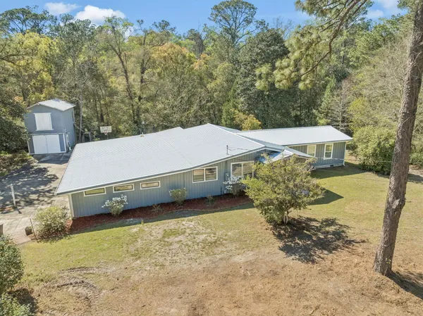 $475,000 | 190 Meadowbrook Lane, DeFuniak Springs, FL 32435