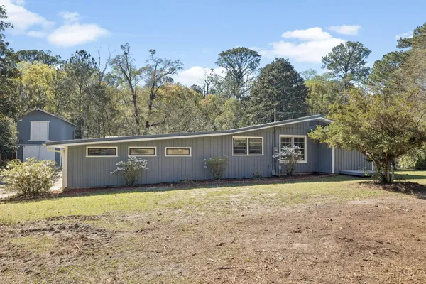 $475,000 | 190 Meadowbrook Lane, DeFuniak Springs, FL 32435