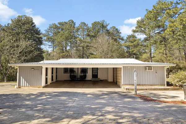 $475,000 | 190 Meadowbrook Lane, DeFuniak Springs, FL 32435