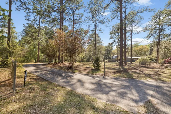 $475,000 | 190 Meadowbrook Lane, DeFuniak Springs, FL 32435