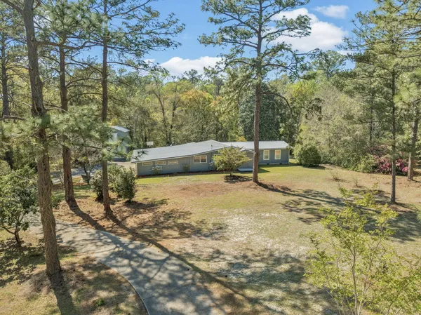 $475,000 | 190 Meadowbrook Lane, DeFuniak Springs, FL 32435