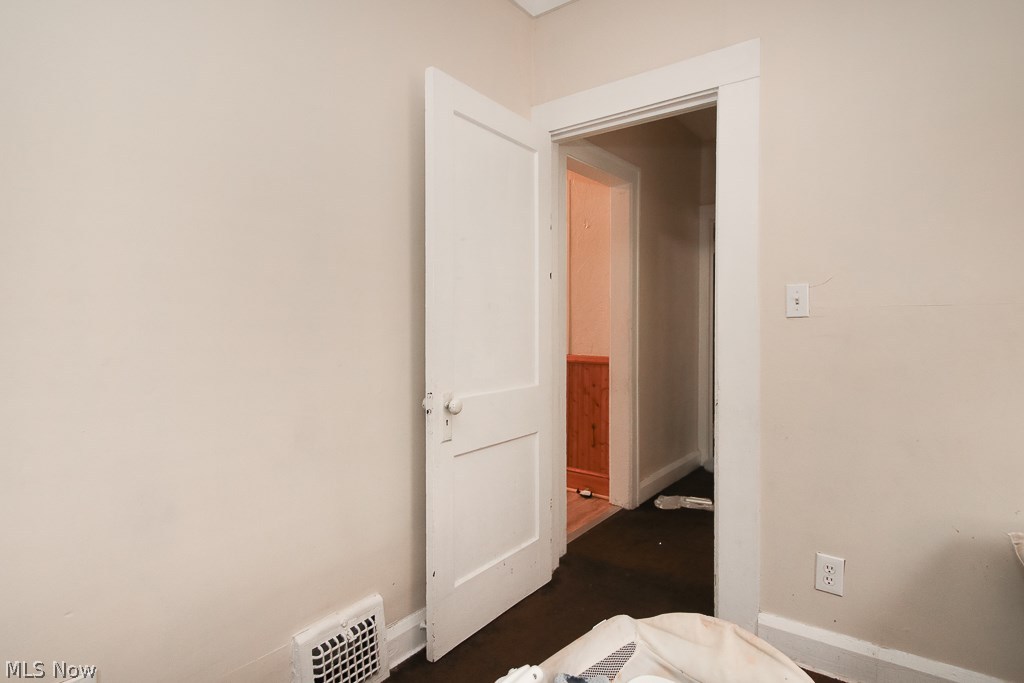 4646 Blythin Road Cleveland, OH 44125 - Photo 5 of 34
