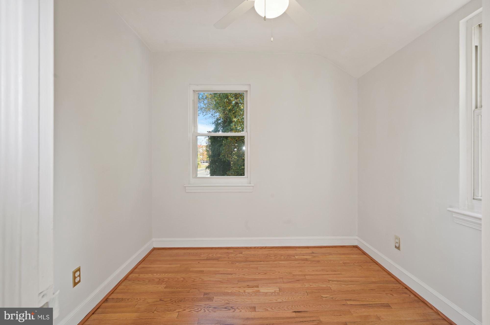 2111 Chillum Road Hyattsville, MD 20782 - Photo 23 of 42 Bedroom 3: 7' 8" x 8' 5"