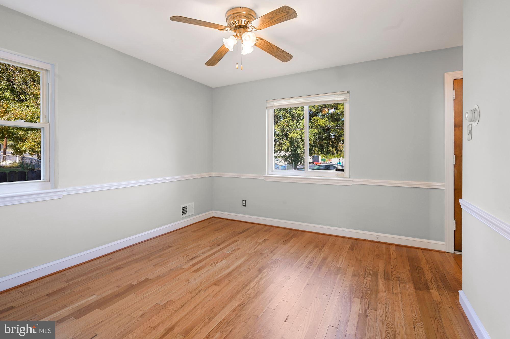 Dining room with chair railing
