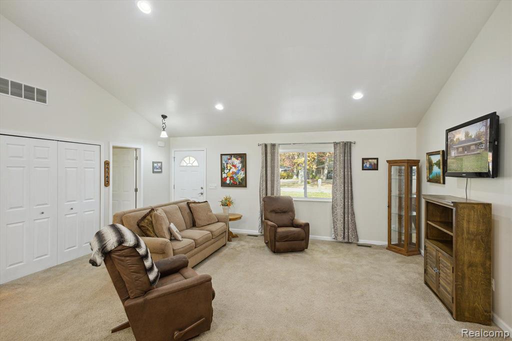 136 Meadow Lane Howell, MI 48855 - Photo 7 of 21