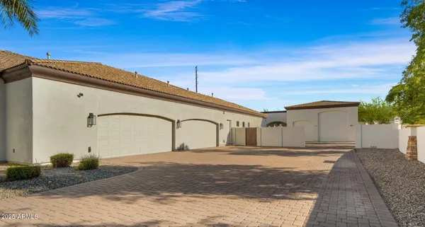 $2,599,000 | 3079 East Fruitvale Avenue, Gilbert, AZ 85297