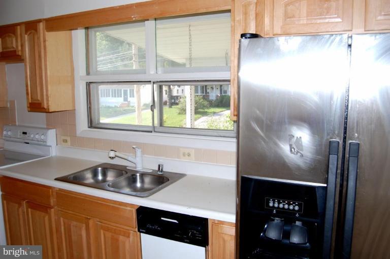 168 Cinder Road Lutherville-Timonium, MD 21093 - Photo 3 of 11 working Kitchen