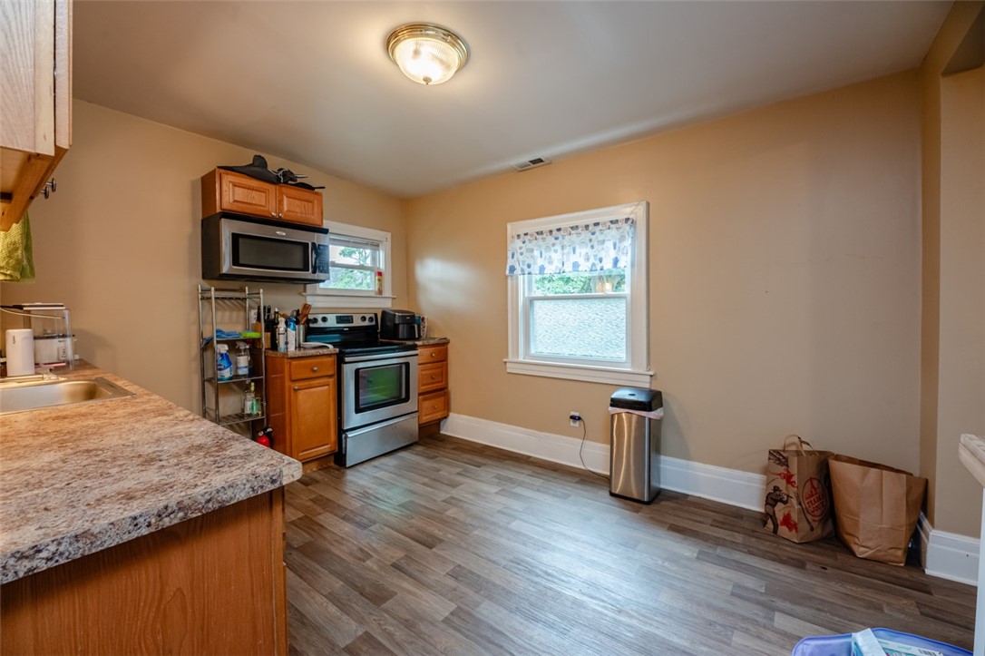 39 Oxford Street Rochester, NY 14607 - Photo 15 of 49