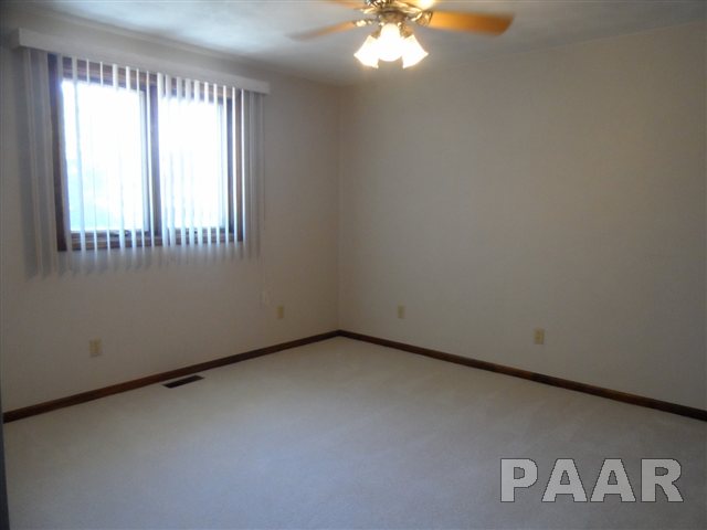 3222 Sheridan Road Pekin, IL 61554 - Photo 8 of 15 Gallery Image 8