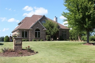 3812 Redwood Court Spring Grove, IL 60071 - Photo 1 of 37 a front view of a house with a yard