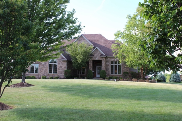 3812 Redwood Court Spring Grove, IL 60071 - Photo 2 of 37 a front view of a house with a yard