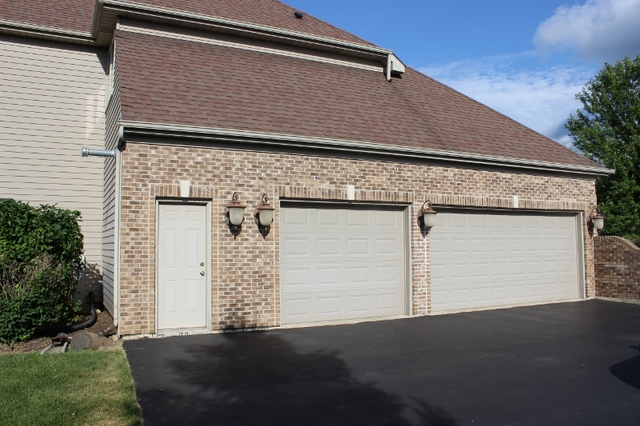 3812 Redwood Court Spring Grove, IL 60071 - Photo 13 of 37 a front view of a house