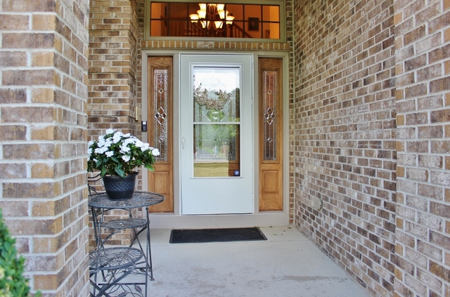 3812 Redwood Court Spring Grove, IL 60071 - Photo 14 of 37 a entryway with a potted plant