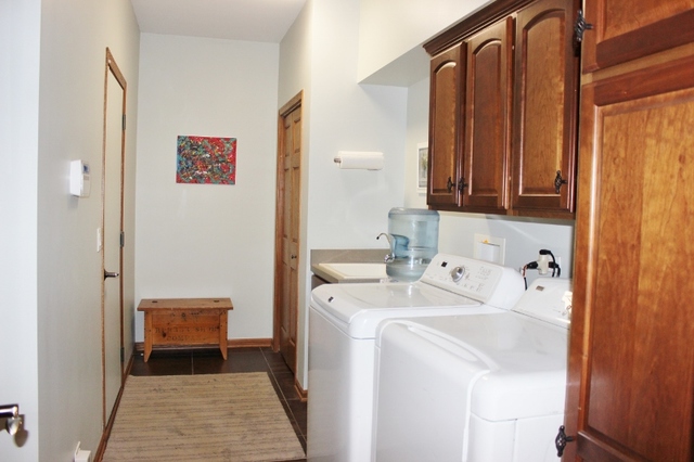 3812 Redwood Court Spring Grove, IL 60071 - Photo 18 of 37 a utility room with dryer and washer