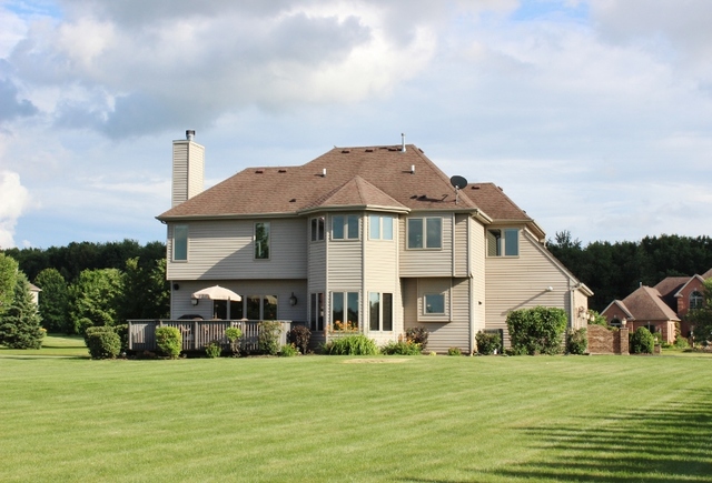 3812 Redwood Court Spring Grove, IL 60071 - Photo 31 of 37 a front view of a house with a garden