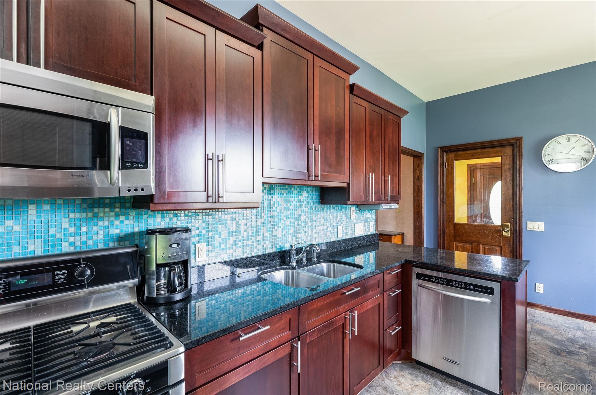 9155 Six Mile Road Northville, MI 48168 - Photo 20 of 40 20.Kitchen