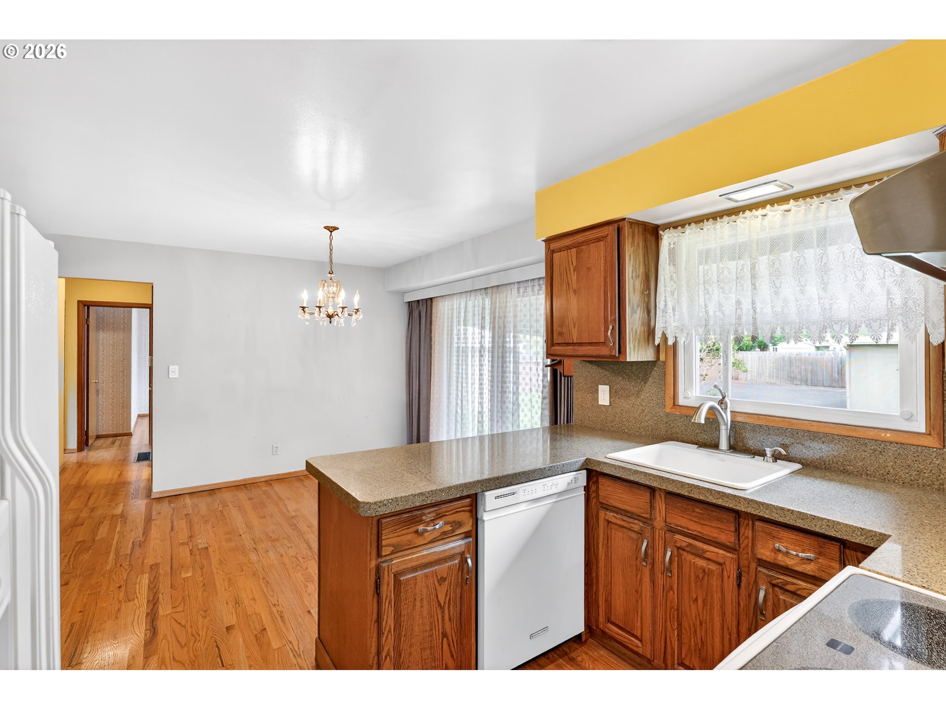 2012 Southeast 185th Avenue Portland, OR 97233 - Photo 11 of 27 Kitchen/Dining Room