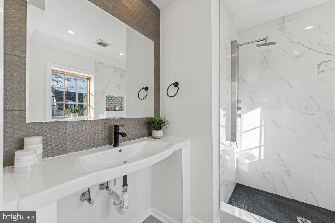 1400 Franklin Street Northeast Washington, DC 20018 - Photo 27 of 51 Master bathroom