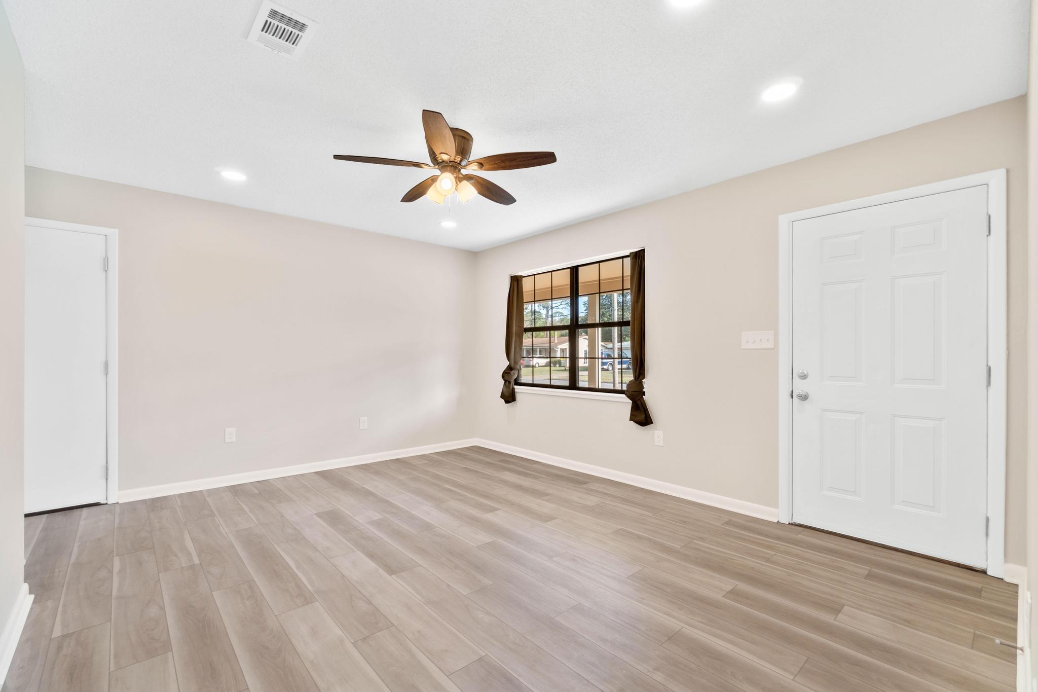 233 Santa Rosa Street Southwest Fort Walton Beach, FL 32548 - Photo 6 of 28 Gallery Image 6