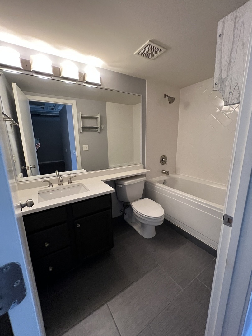 500 South Clinton Street, Unit 503 Chicago, IL 60607 - Photo 11 of 16