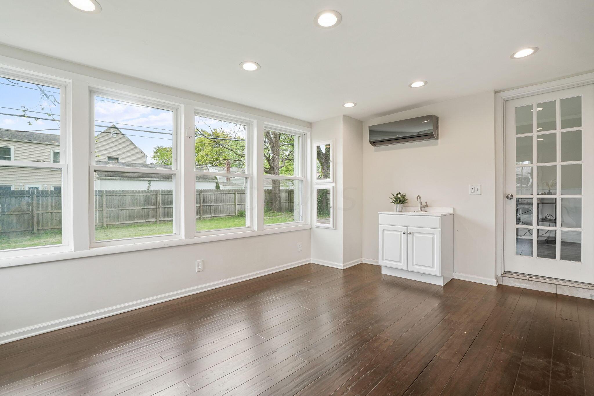 184 North Merkle Road Columbus, OH 43209 - Photo 39 of 46 Florida room