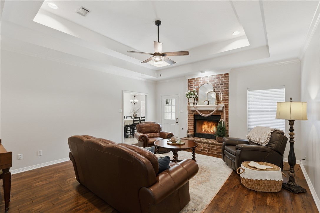 4600 Kensington Road Bryan, TX 77802 - Photo 7 of 31 Living room