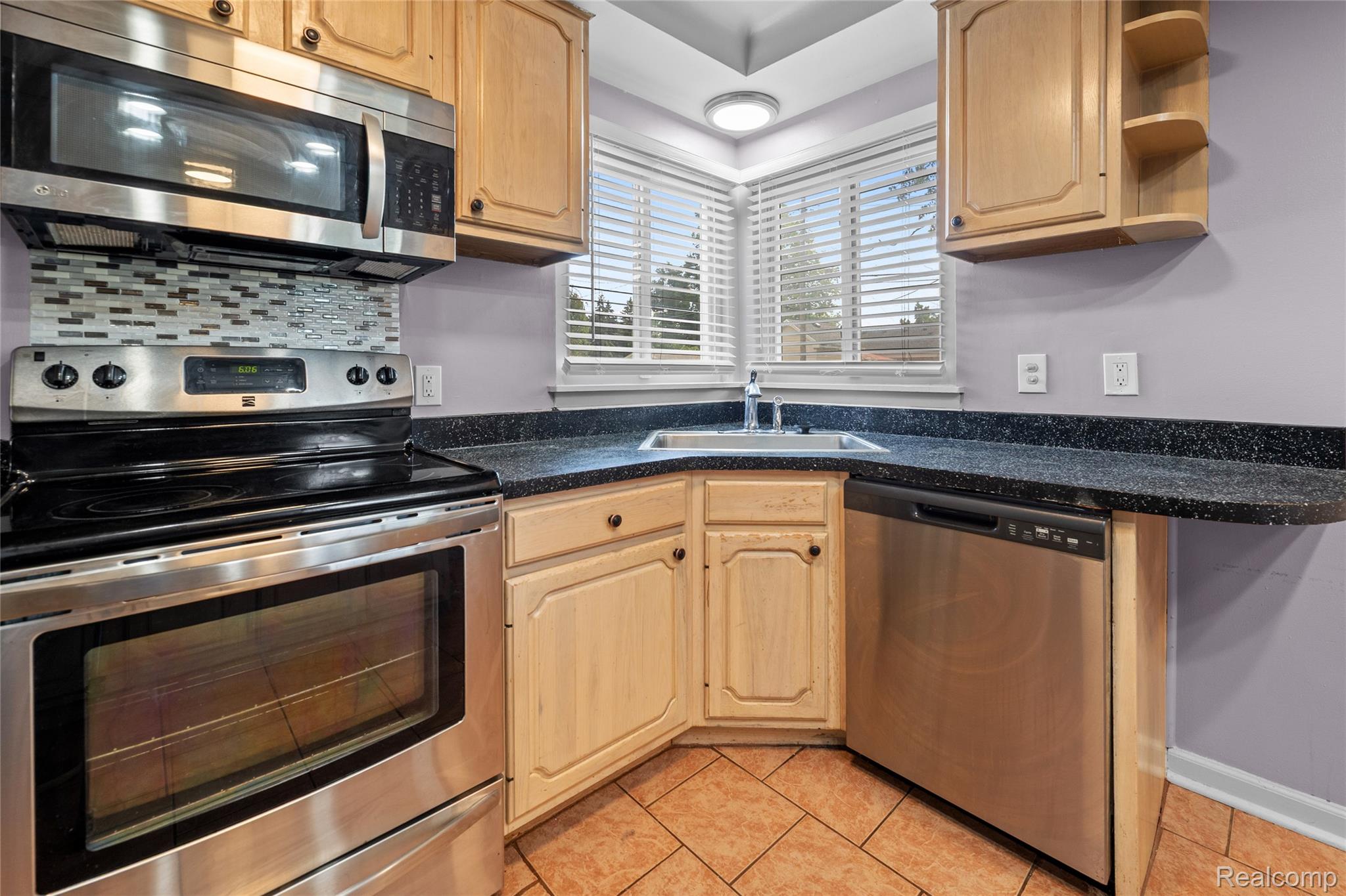 19044 Norwich Road Livonia, MI 48152 - Photo 9 of 27 Kitchen