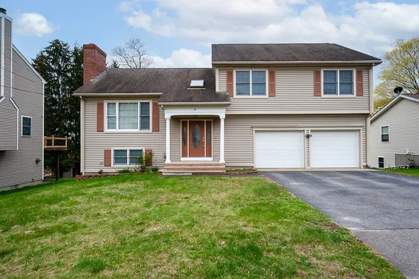 $599,900 | 14 Belcourt Road, Worcester, MA 01605