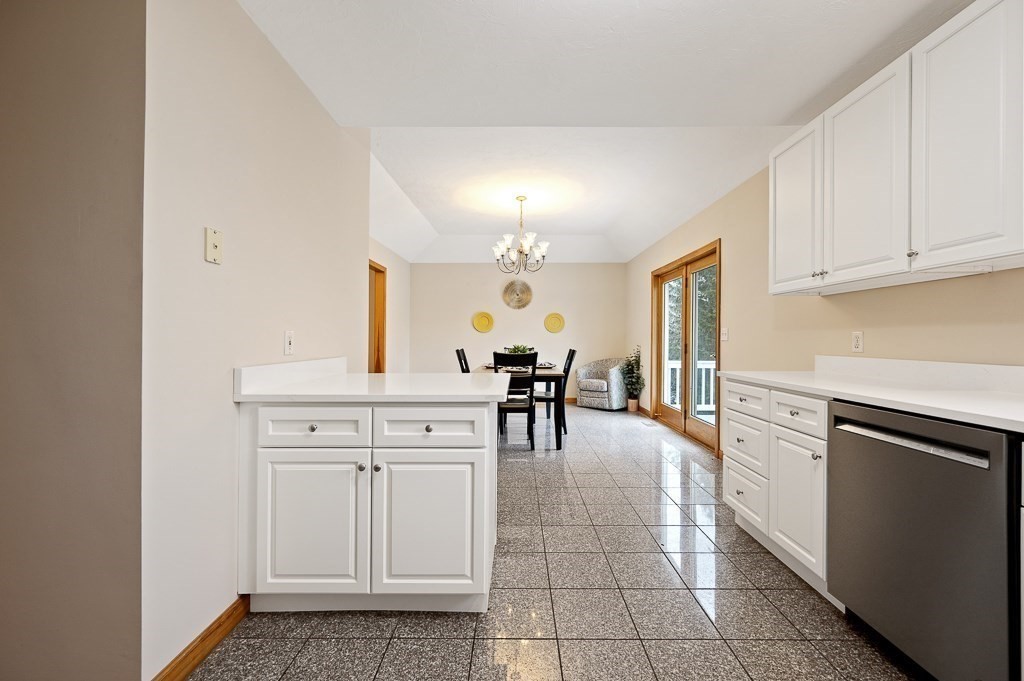 14 Belcourt Road Worcester, MA 01605 - Photo 11 of 42