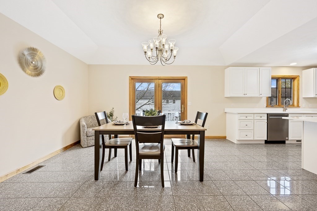 14 Belcourt Road Worcester, MA 01605 - Photo 13 of 42