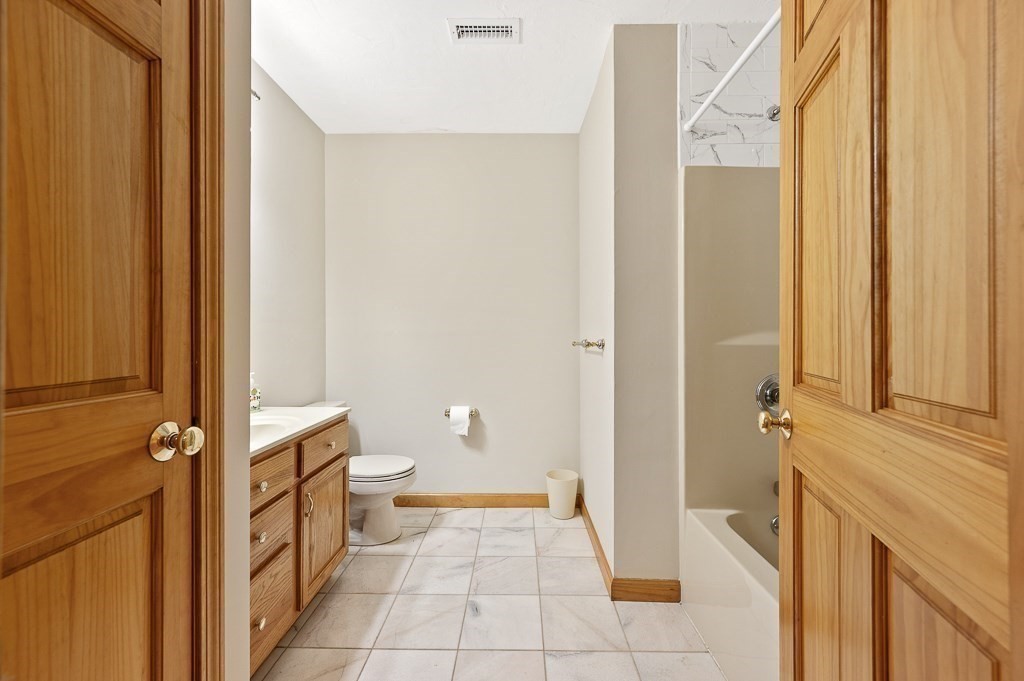 14 Belcourt Road Worcester, MA 01605 - Photo 25 of 42