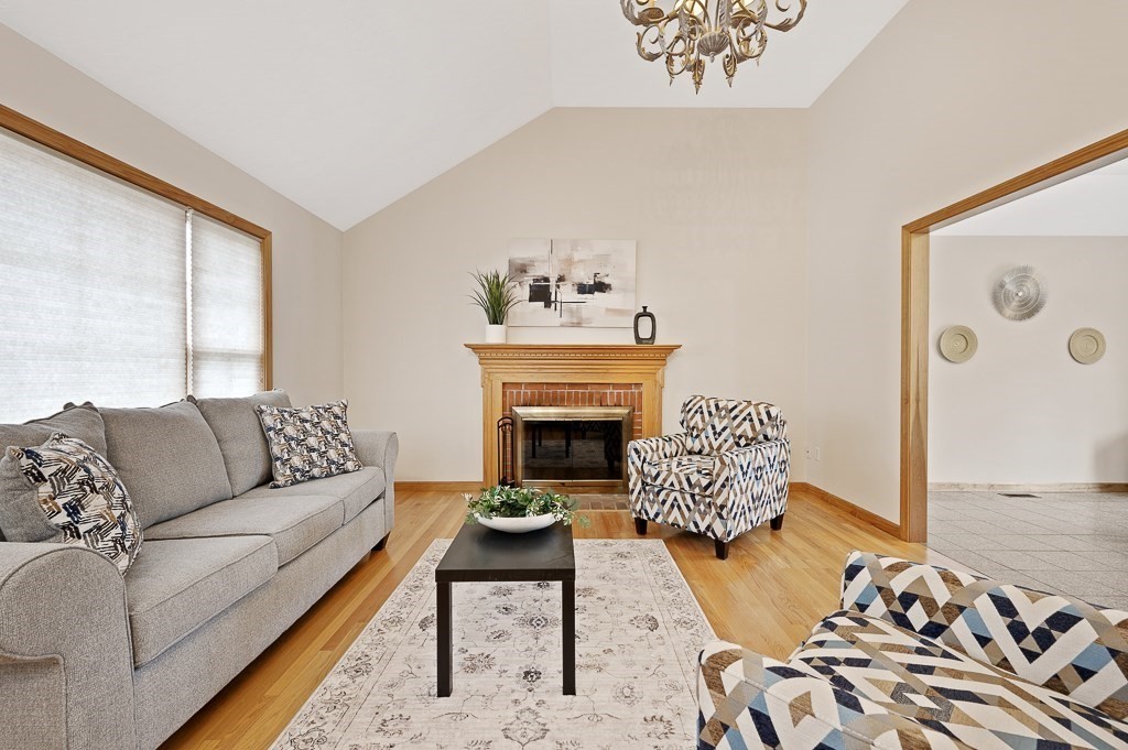 14 Belcourt Road Worcester, MA 01605 - Photo 4 of 42