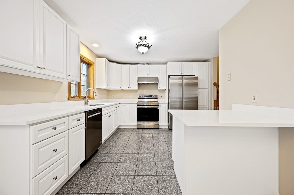 14 Belcourt Road Worcester, MA 01605 - Photo 9 of 42