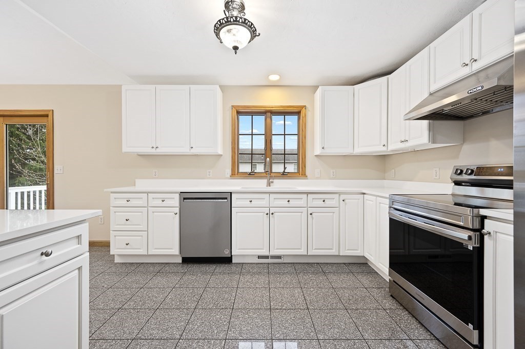 14 Belcourt Road Worcester, MA 01605 - Photo 10 of 42