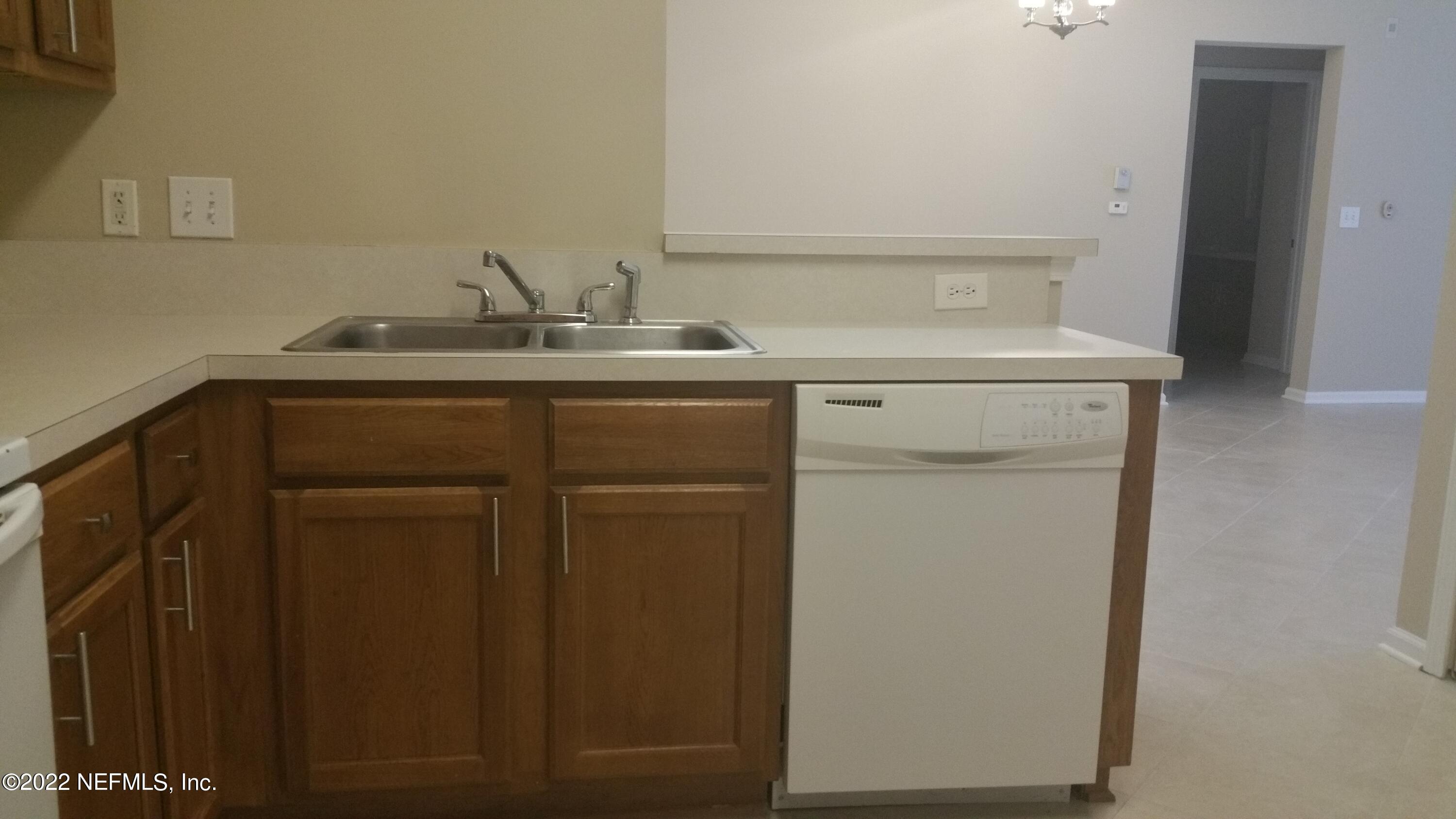 7920 Merrill Road, Unit 1001 Jacksonville, FL 32277 - Photo 7 of 21 a utility room with dryer and washer