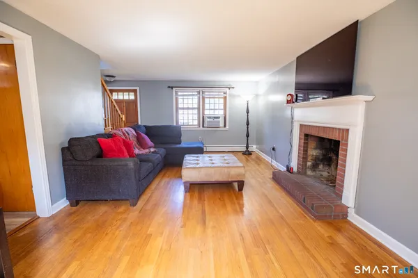 $399,999 | 33 Spruce Drive, East Hartford, CT 06118