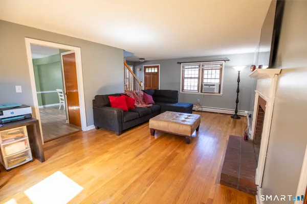 $399,999 | 33 Spruce Drive, East Hartford, CT 06118