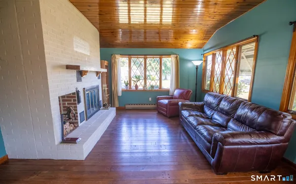 $399,999 | 33 Spruce Drive, East Hartford, CT 06118