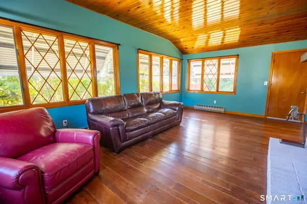 $399,999 | 33 Spruce Drive, East Hartford, CT 06118