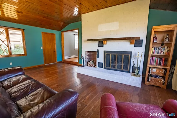 $399,999 | 33 Spruce Drive, East Hartford, CT 06118